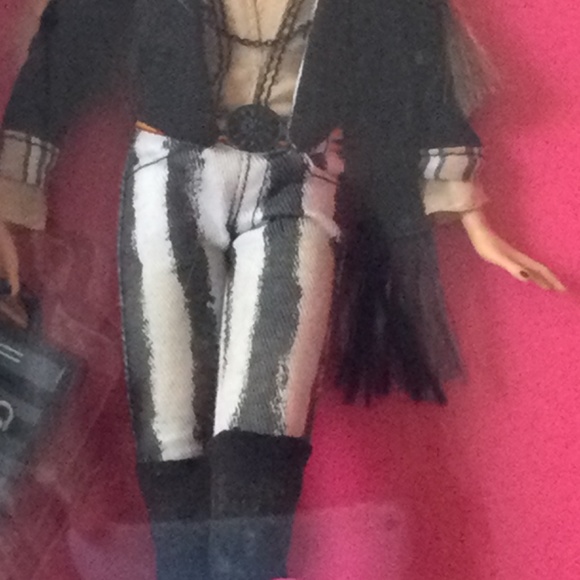 MAC Barbie by Mattel - Picture 7 of 14